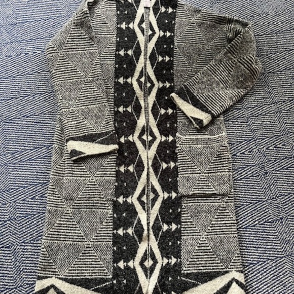 Super Cozy Southwest Style 3/4 length (knee/calf) Sweater - Picture 1 of 3